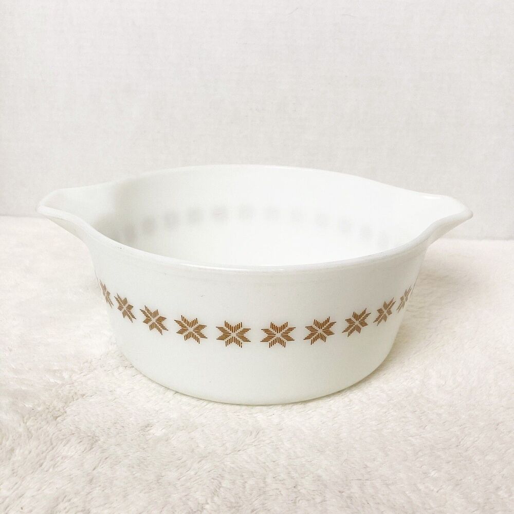 Pyrex Town and Country Brown Star 475-B 2.5 QT Casserole Dish Vintage